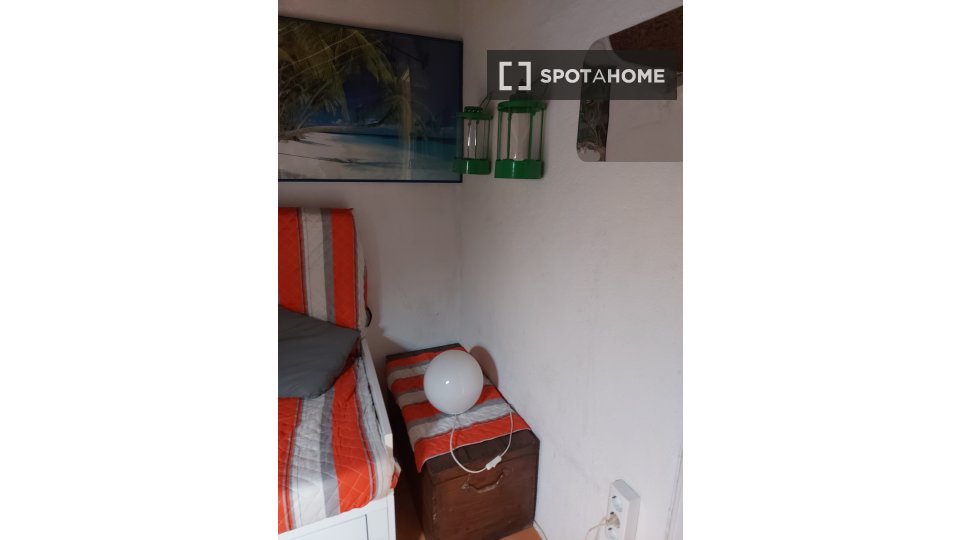 Double room Lisbon, 3 beds — photo 9