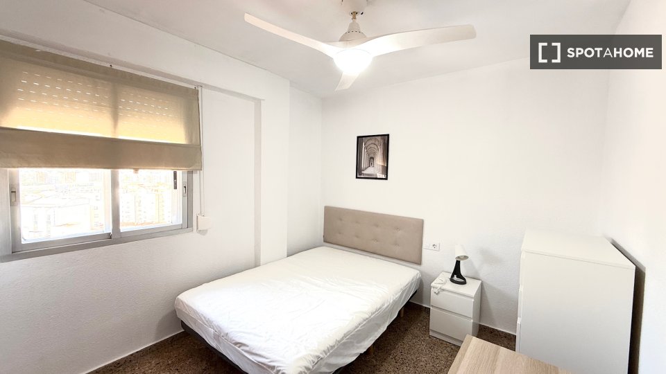 Double room Valencia, 7 beds, 200m² — photo 12
