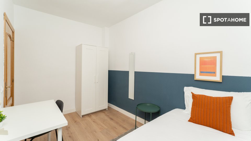 Double room Madrid, 5 beds — photo 10