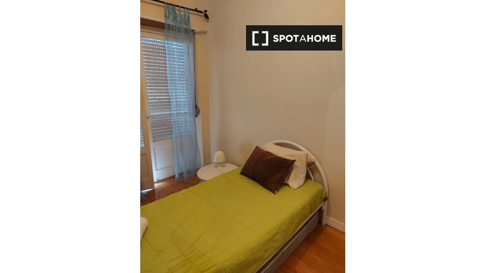 Double room Lisbon, 4 beds, 110m² — photo 14