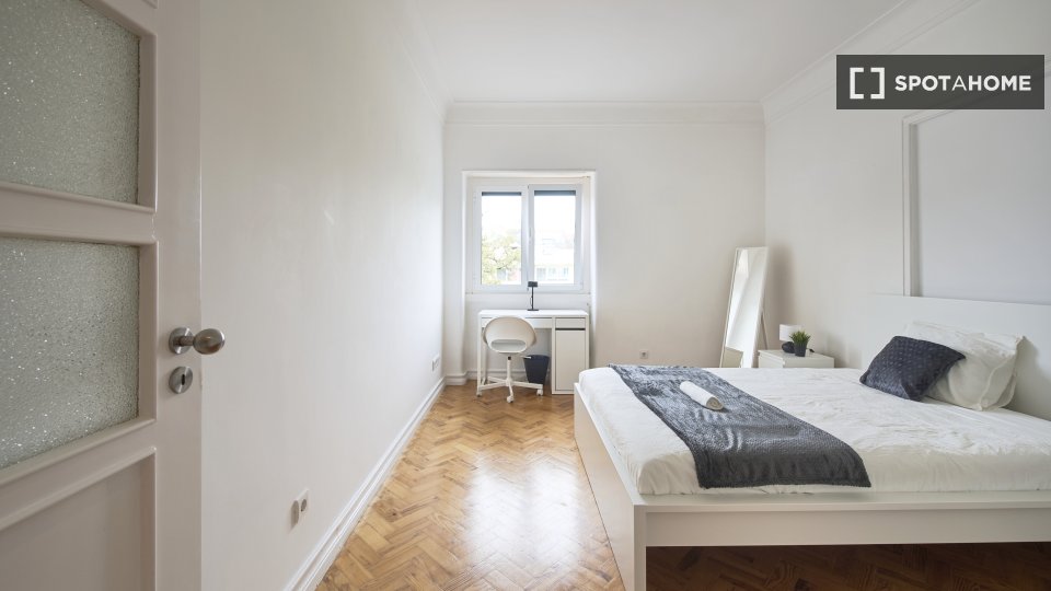 Double room Lisbon, 9 beds — photo 20