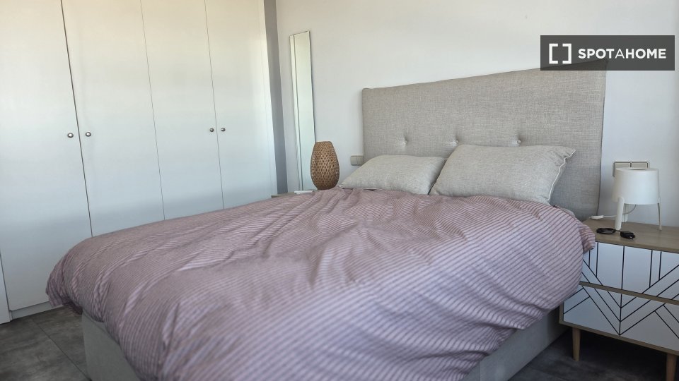 Habitación en piso compartido en madrid.