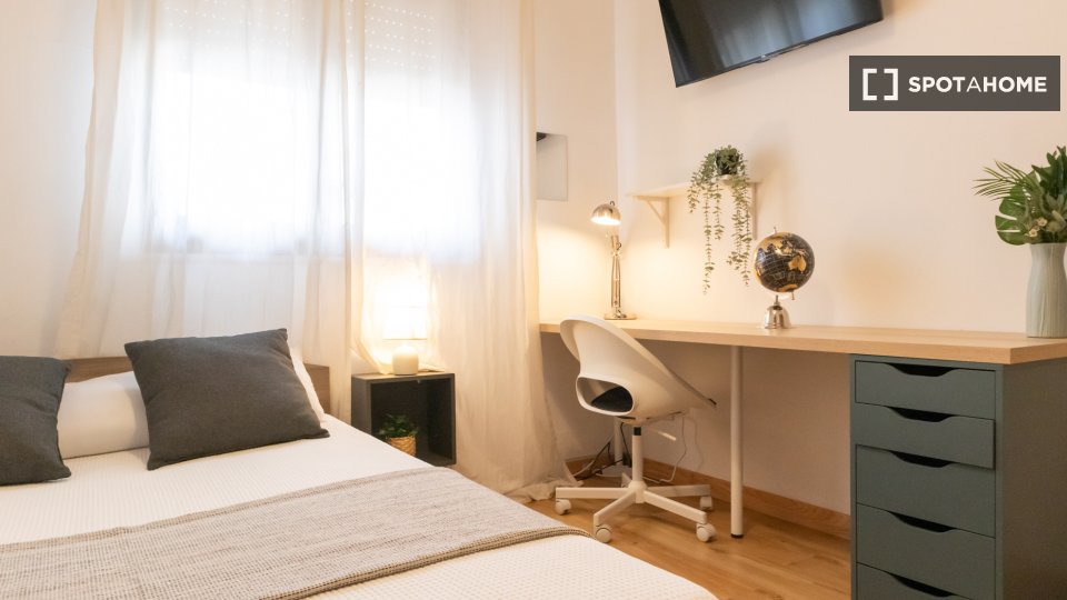 Double room Madrid, 7 beds, 160m² — photo 38
