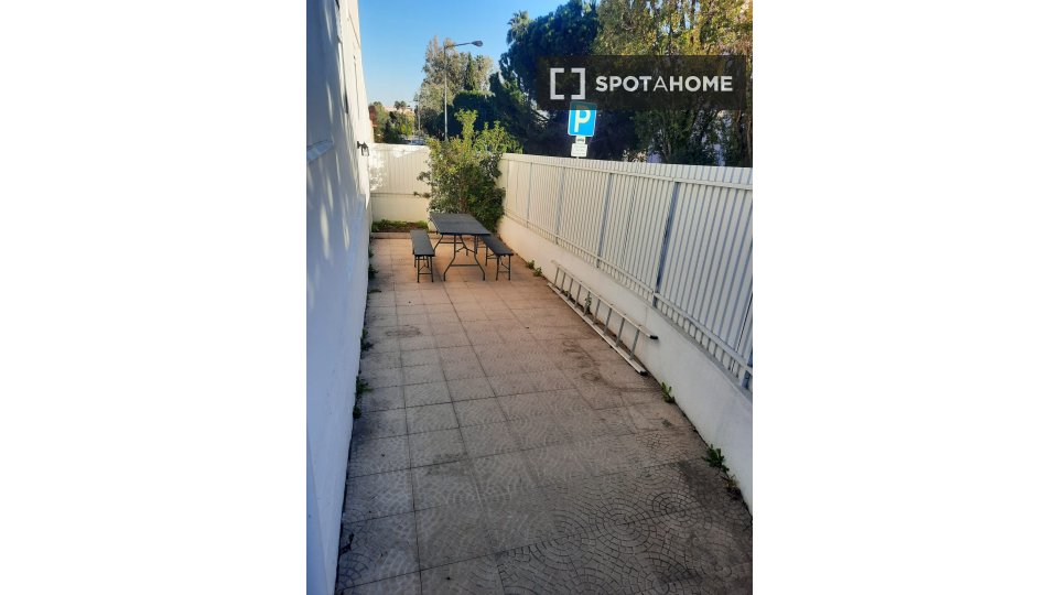 Double room Lisbon, 5 beds — photo 18