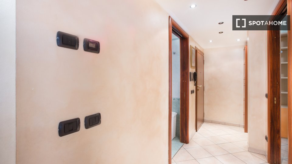 Double room Milan, 3 beds, 66m² — photo 12