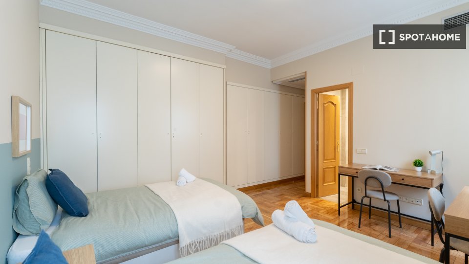 Double room Madrid, 5 beds — photo 14