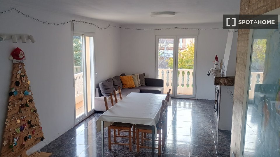 Double room Barcelona, 3 beds, 140m² — photo 2