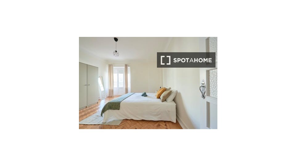 Double room Lisbon, 5 beds — photo 7