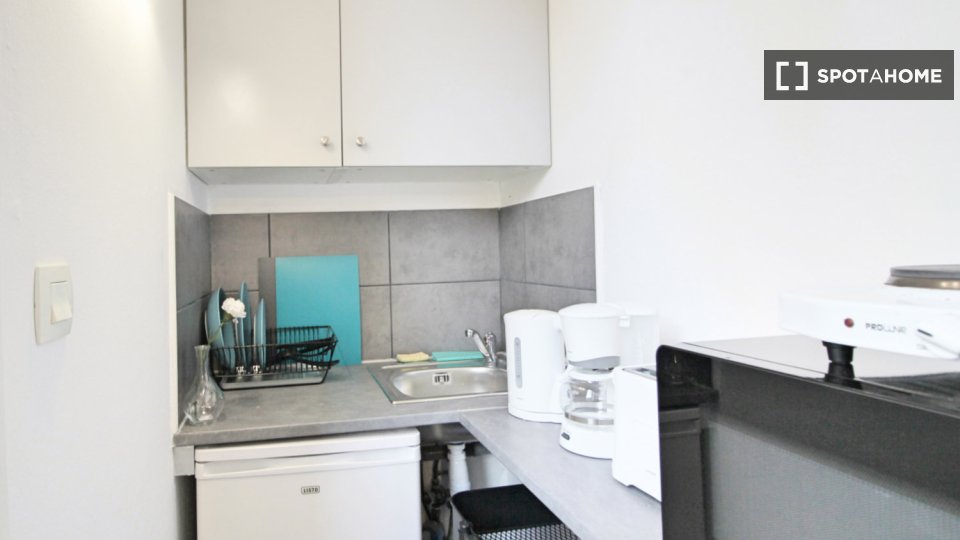Double room Marseille, 1 bed — photo 9