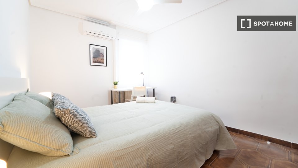 Double room Madrid, 4 beds — photo 10
