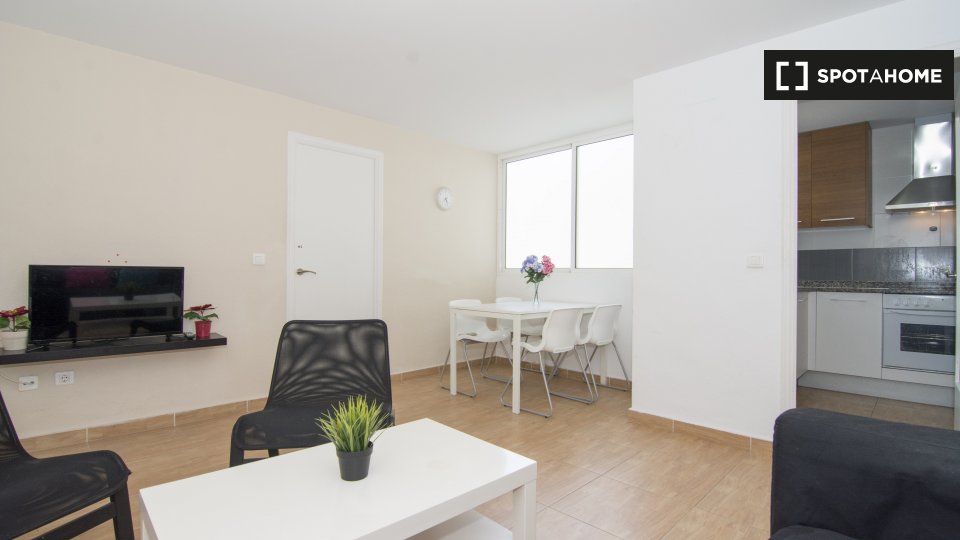 Double room Valencia, 3 beds, 80m² — photo 3