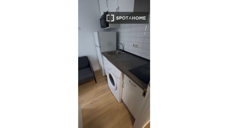 Apartamento de 1 dormitorio en Valverde, Madrid.