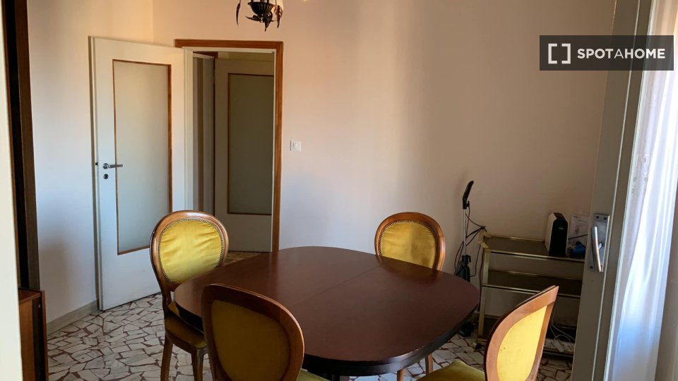 Double room Bologna, 3 beds — photo 12