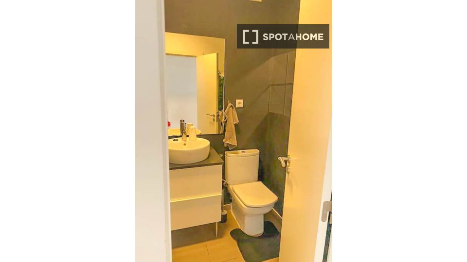 Apartment Lisbon, 2 beds, 61m² — photo 12