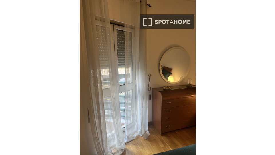 Double room Lisbon, 3 beds, 95m² — photo 10