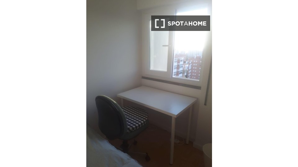 Double room Lisbon, 2 beds — photo 10