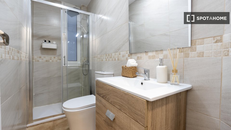 Double room Madrid, 4 beds — photo 15