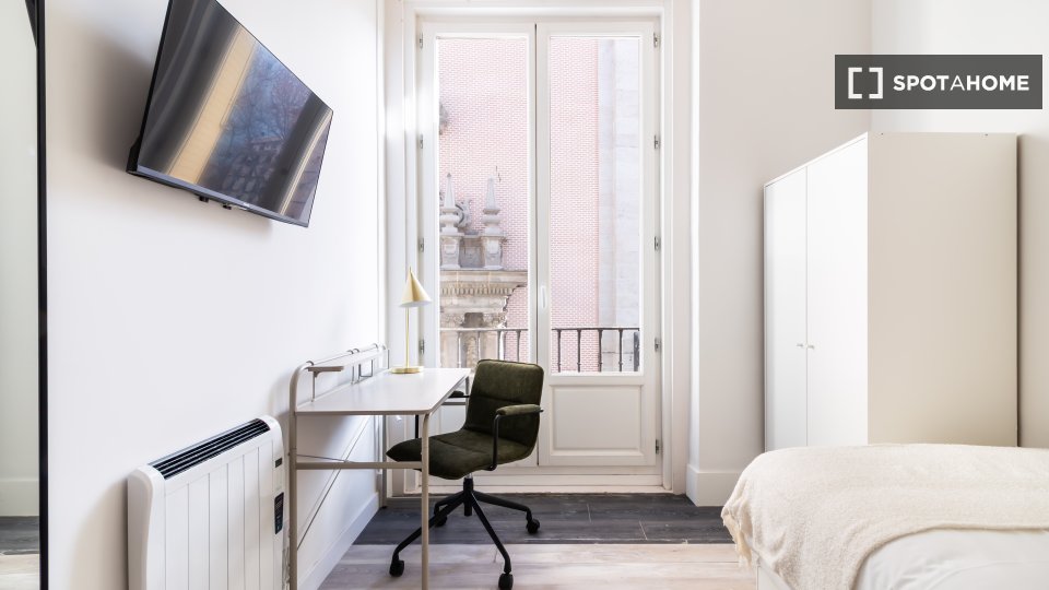 Double room Madrid, 7 beds, 230m² — photo 19