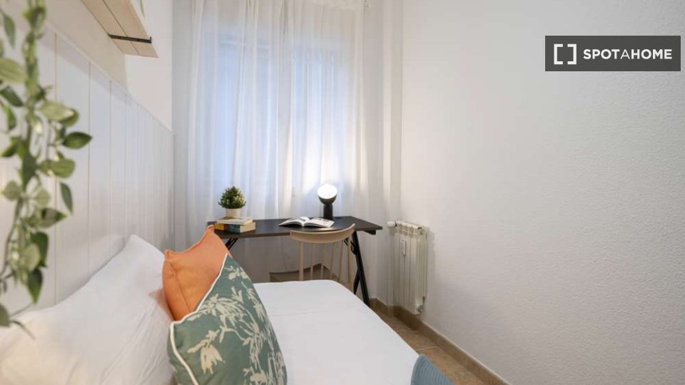 Double room Madrid, 25 beds — photo 46