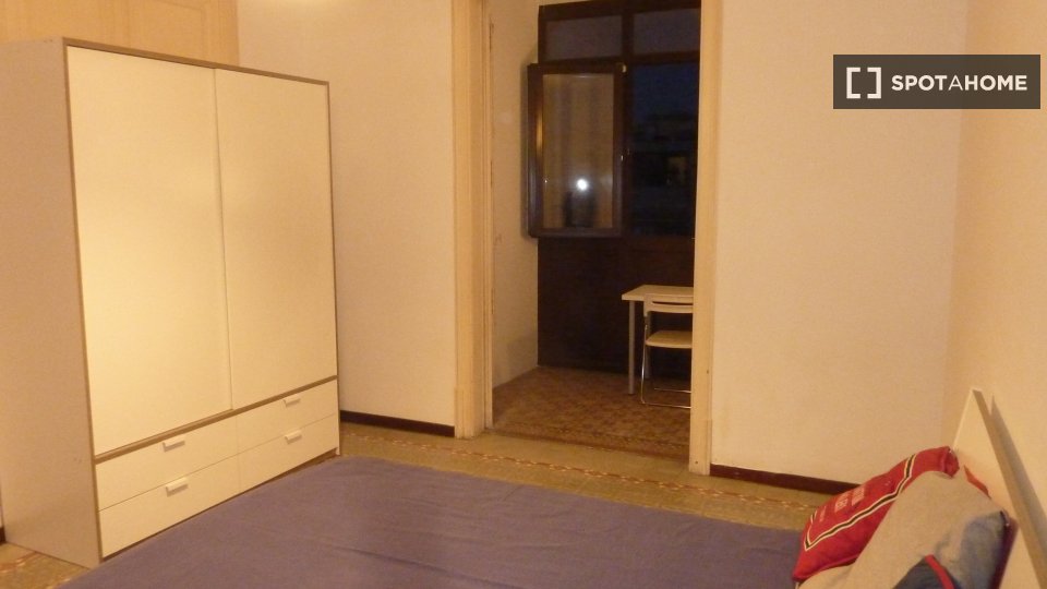 Double room Barcelona, 5 beds, 100m² — photo 12