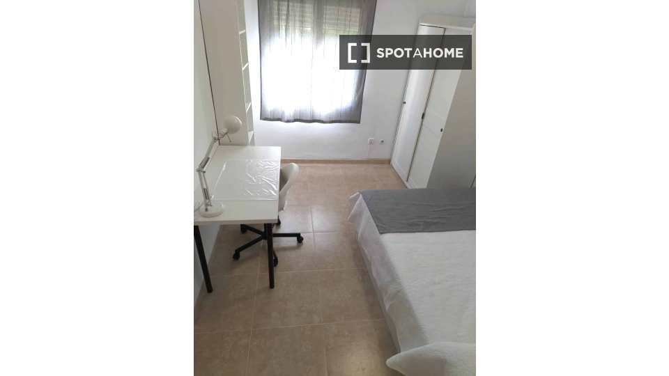 Double room Valencia, 3 beds — photo 11