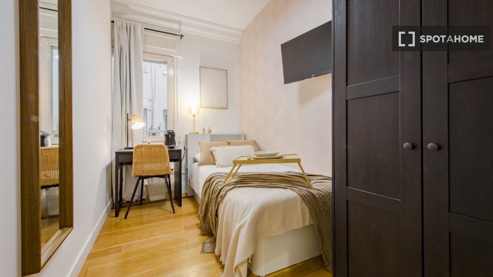 Double room Madrid, 13 beds, 266m² — photo 6