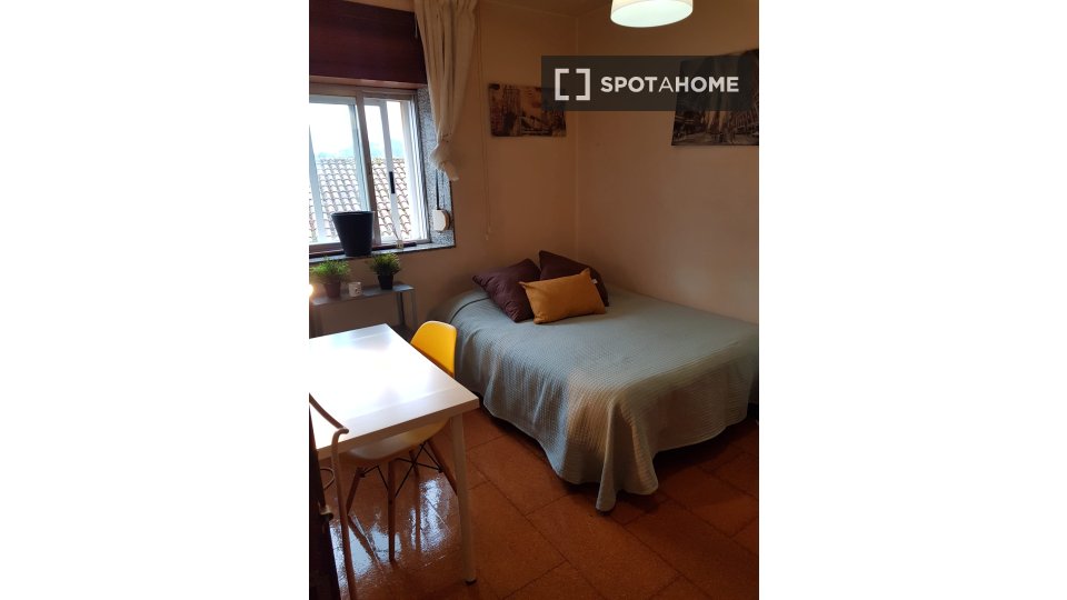 Double room Santiago_De_Compostela, 3 beds — photo 30