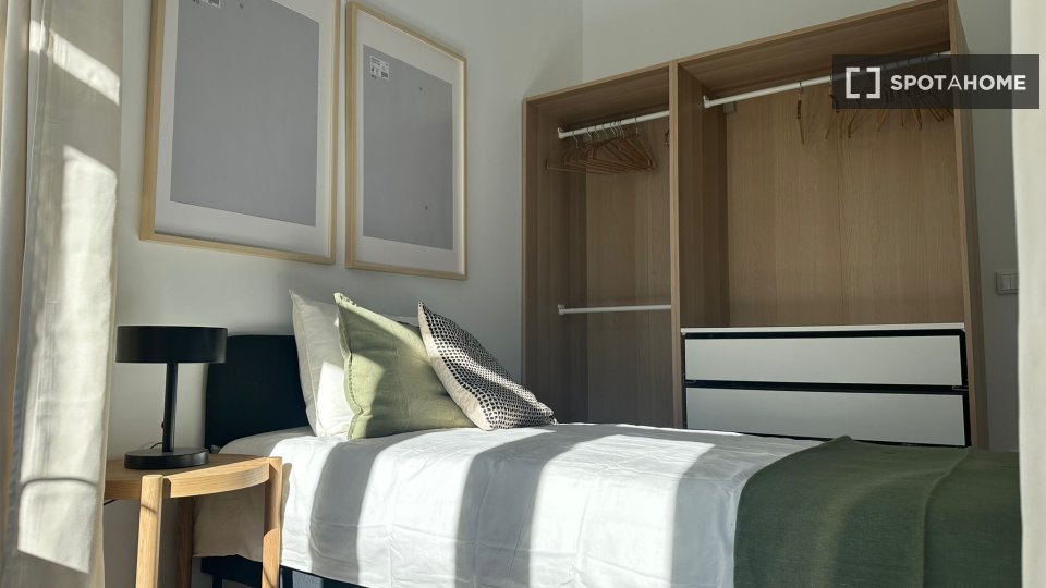Double room Lisbon, 6 beds, 160m² — photo 17