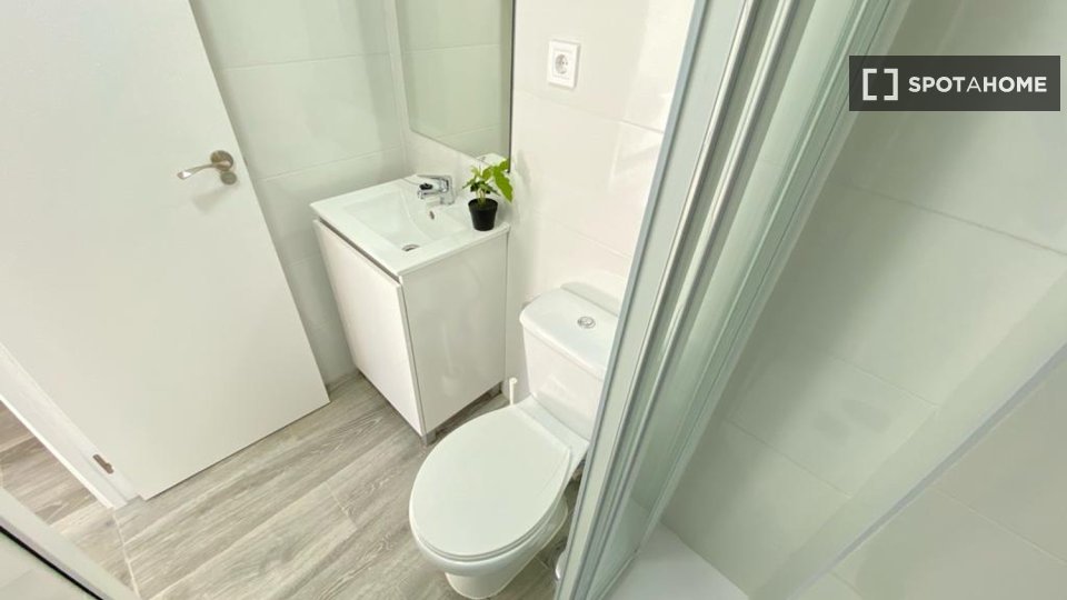 Double room Madrid, 4 beds — photo 10