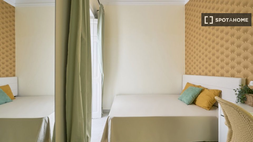 Double room Lisbon, 5 beds — photo 10