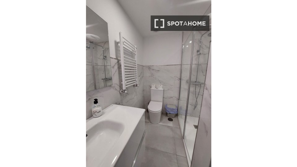 Double room Madrid, 4 beds, 95m² — photo 1