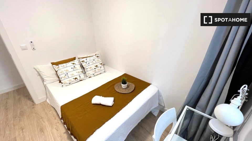 Double room Valencia, 5 beds, 100m² — photo 11