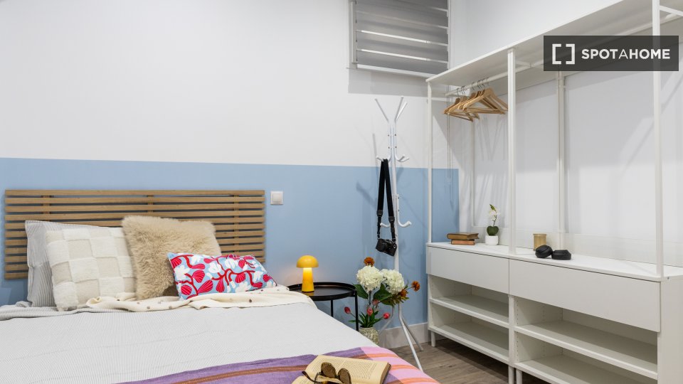Double room Madrid, 9 beds, 210m² — photo 12