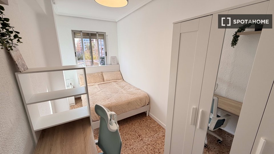 Double room Valencia, 5 beds — photo 11