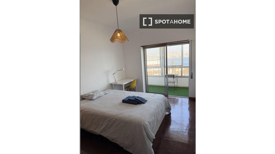 Double room Lisbon, 4 beds, 124m² — photo 11