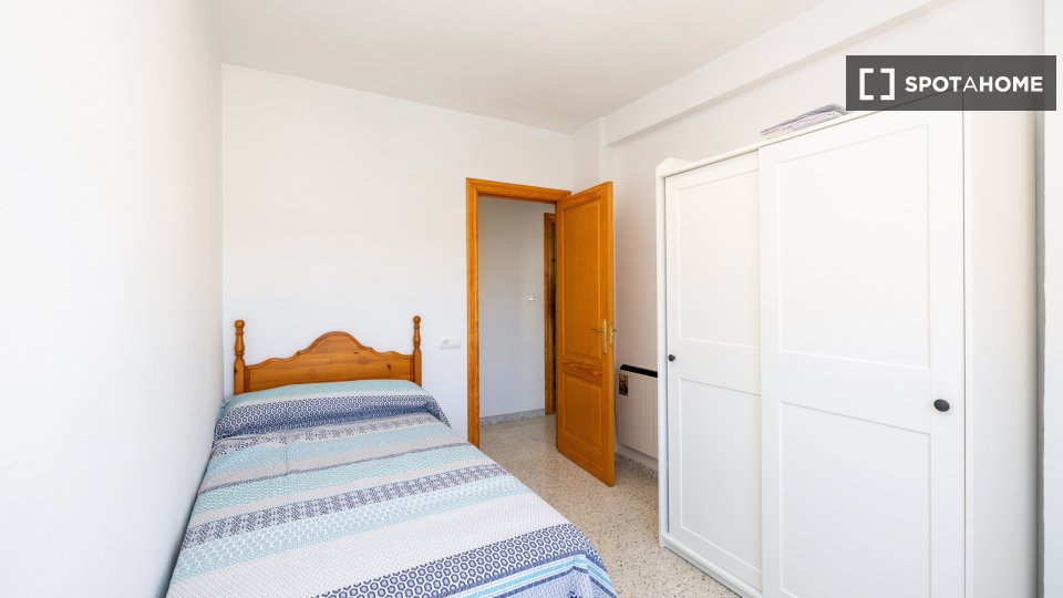 Apartment Granada, 4 beds, 114m² — photo 5
