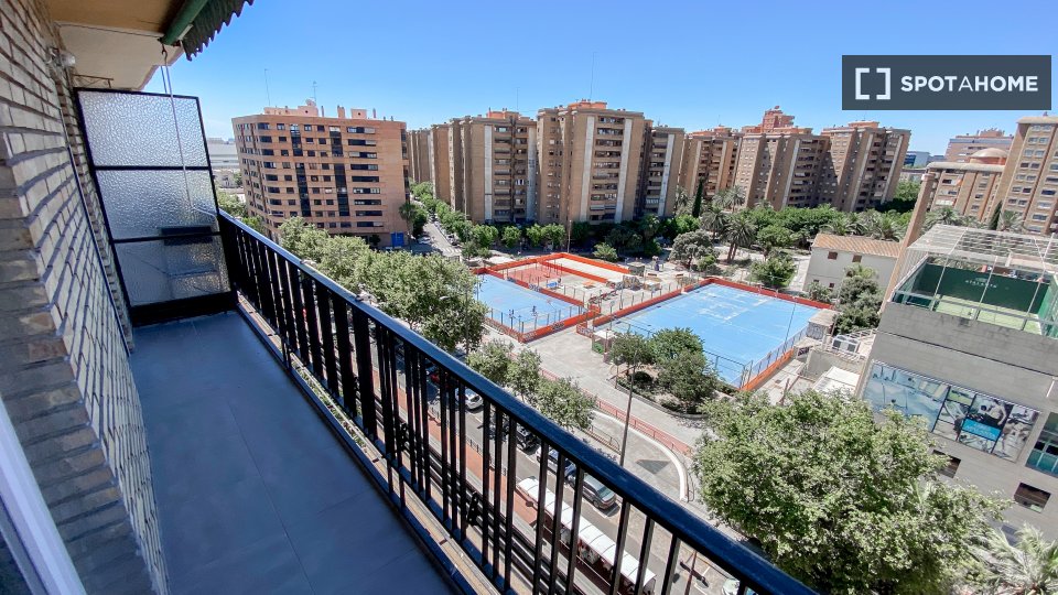 Double room Valencia, 5 beds, 110m² — photo 13