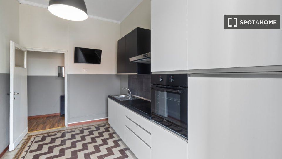 Double room Milan, 2 beds, 85m² — photo 5