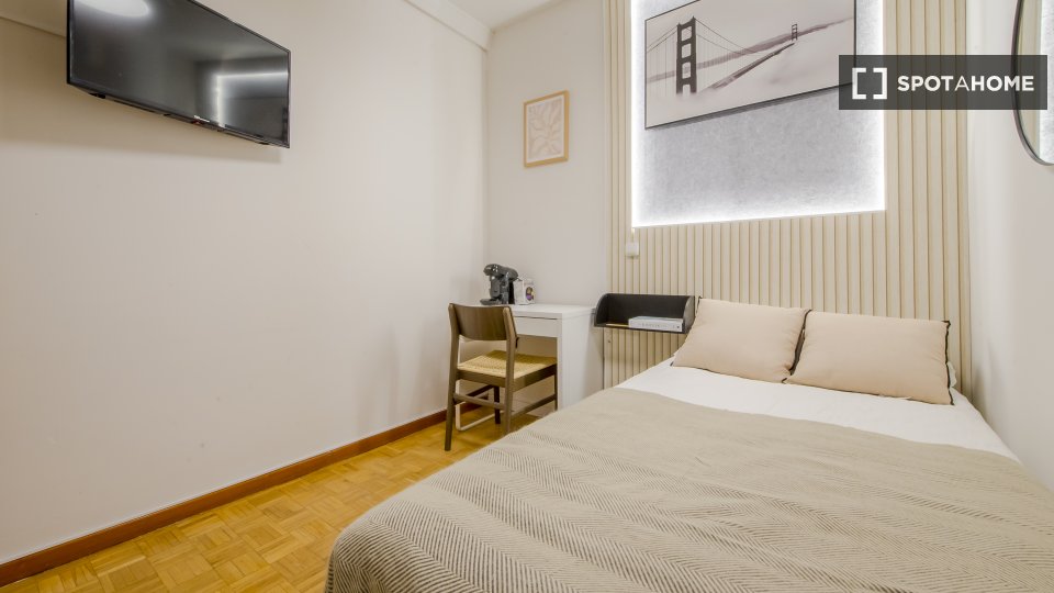 Double room Madrid, 5 beds, 125m² — photo 7