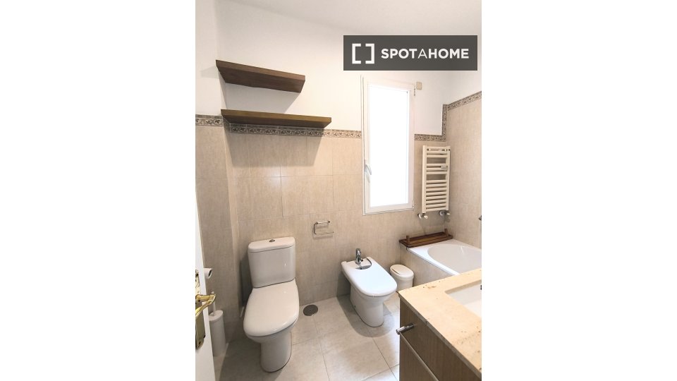 Double room Madrid, 7 beds, 132m² — photo 4