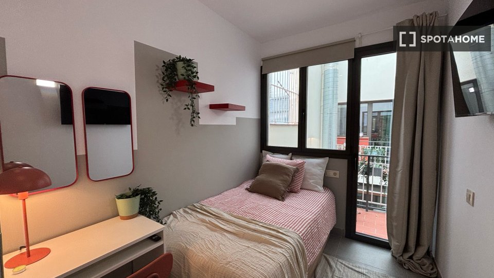 Double room Barcelona, 4 beds, 90m² — photo 6