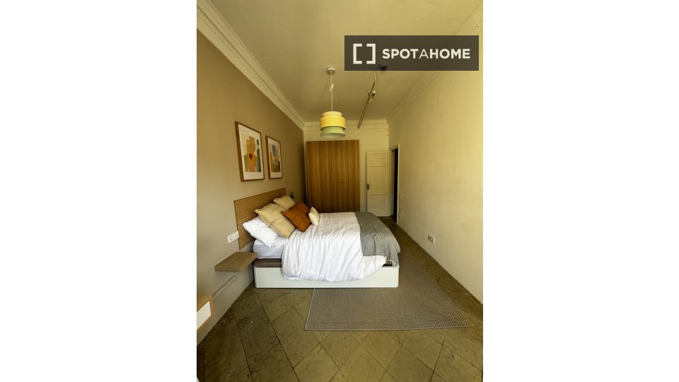 Double room Barcelona, 10 beds, 220m² — photo 10