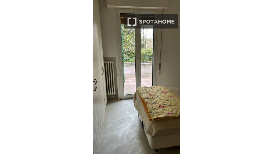 Double room Bologna, 3 beds — photo 5