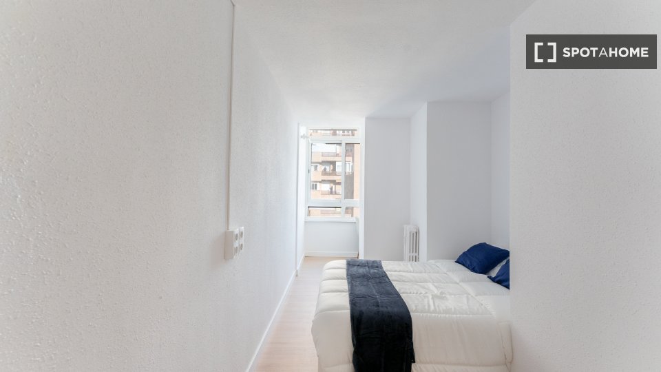 Double room Madrid, 6 beds — photo 4