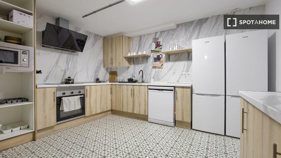 Double room Madrid, 7 beds, 230m² — photo 3