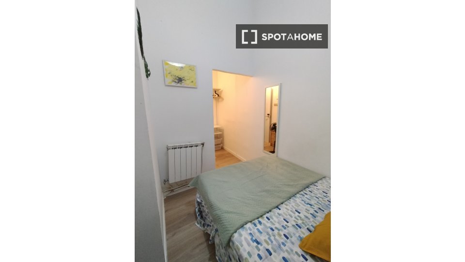Double room Madrid, 5 beds, 100m² — photo 15