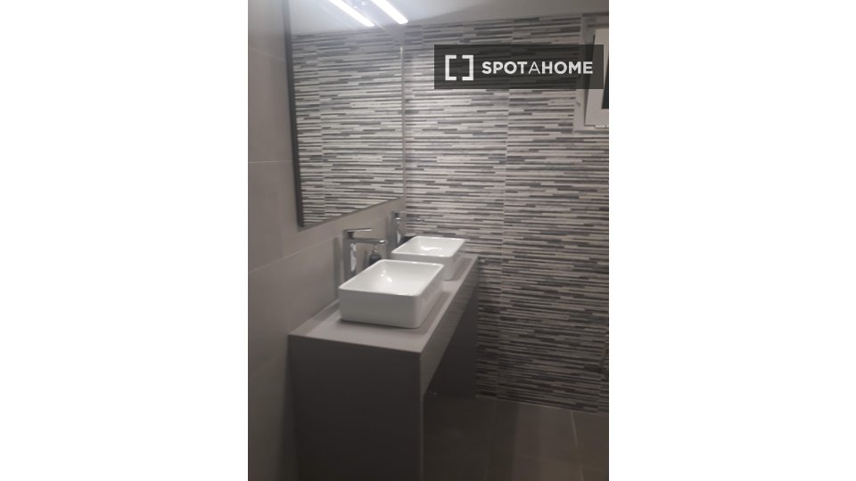 Double room Lisbon, 3 beds, 100m² — photo 1