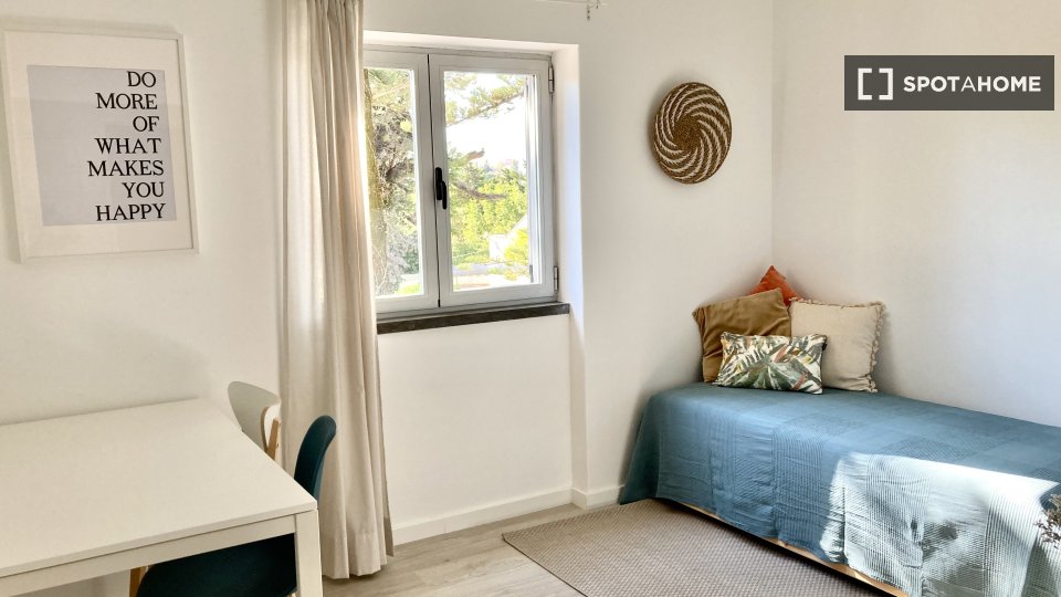 Double room Lisbon, 2 beds — photo 12