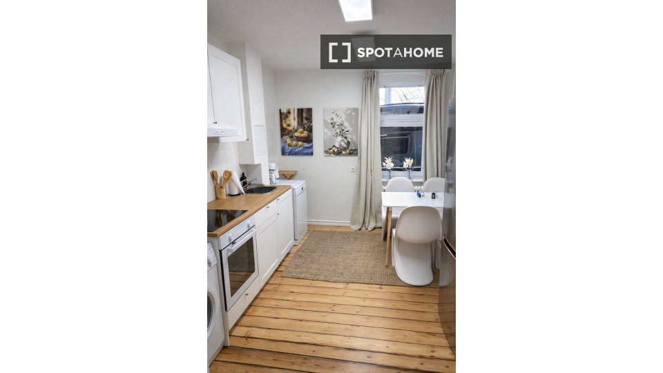 Double room Berlin, 3 beds, 20m² — photo 4
