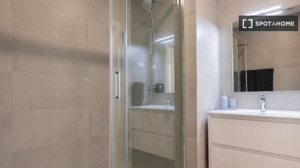 Apartment Lisbon, 2 beds — photo 18